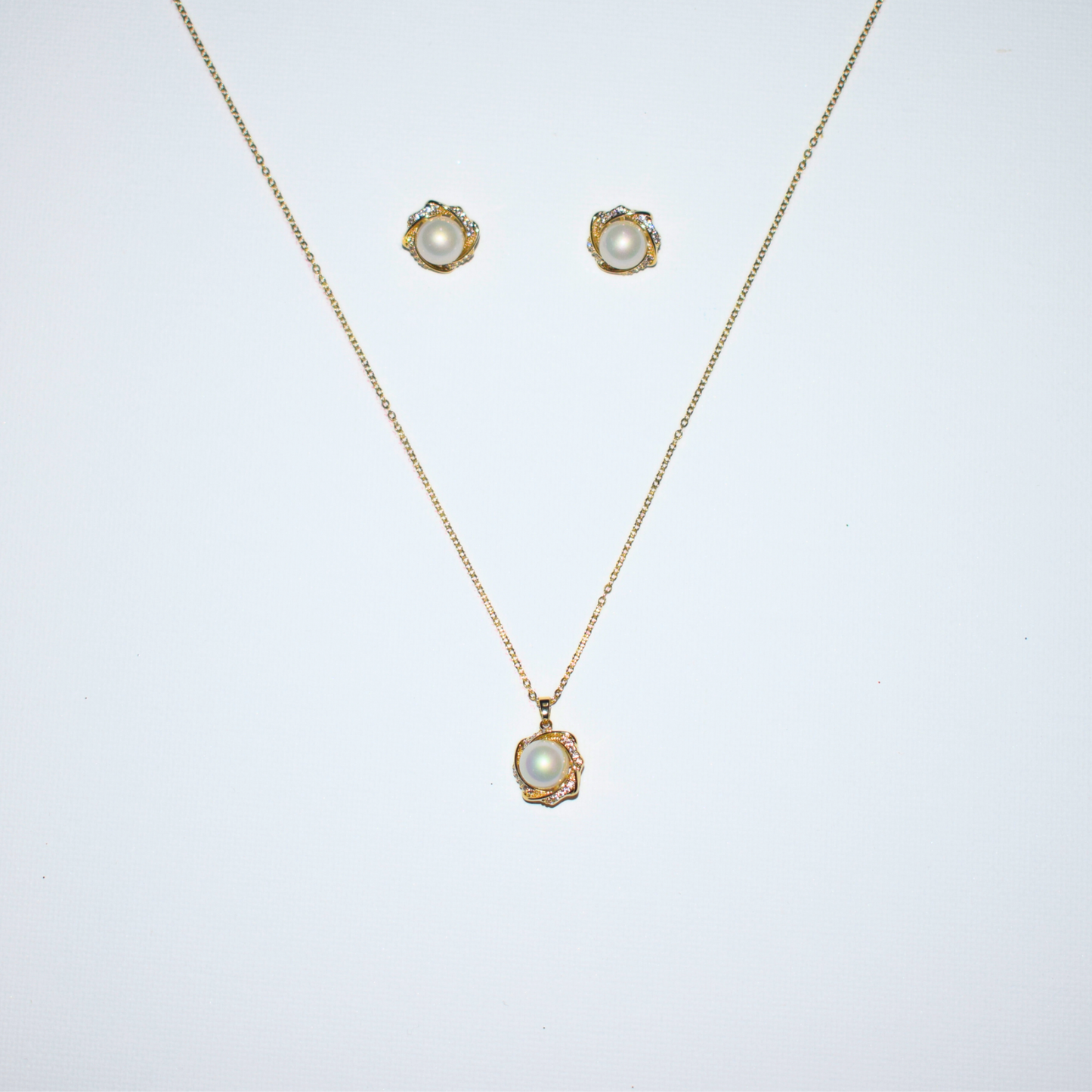 Elegant Pearl Necklace Set