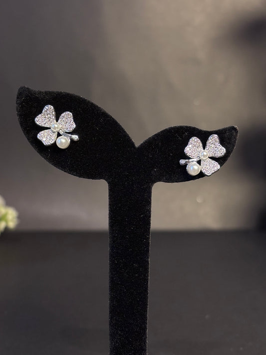 Clover Pearl Stud Earrings
