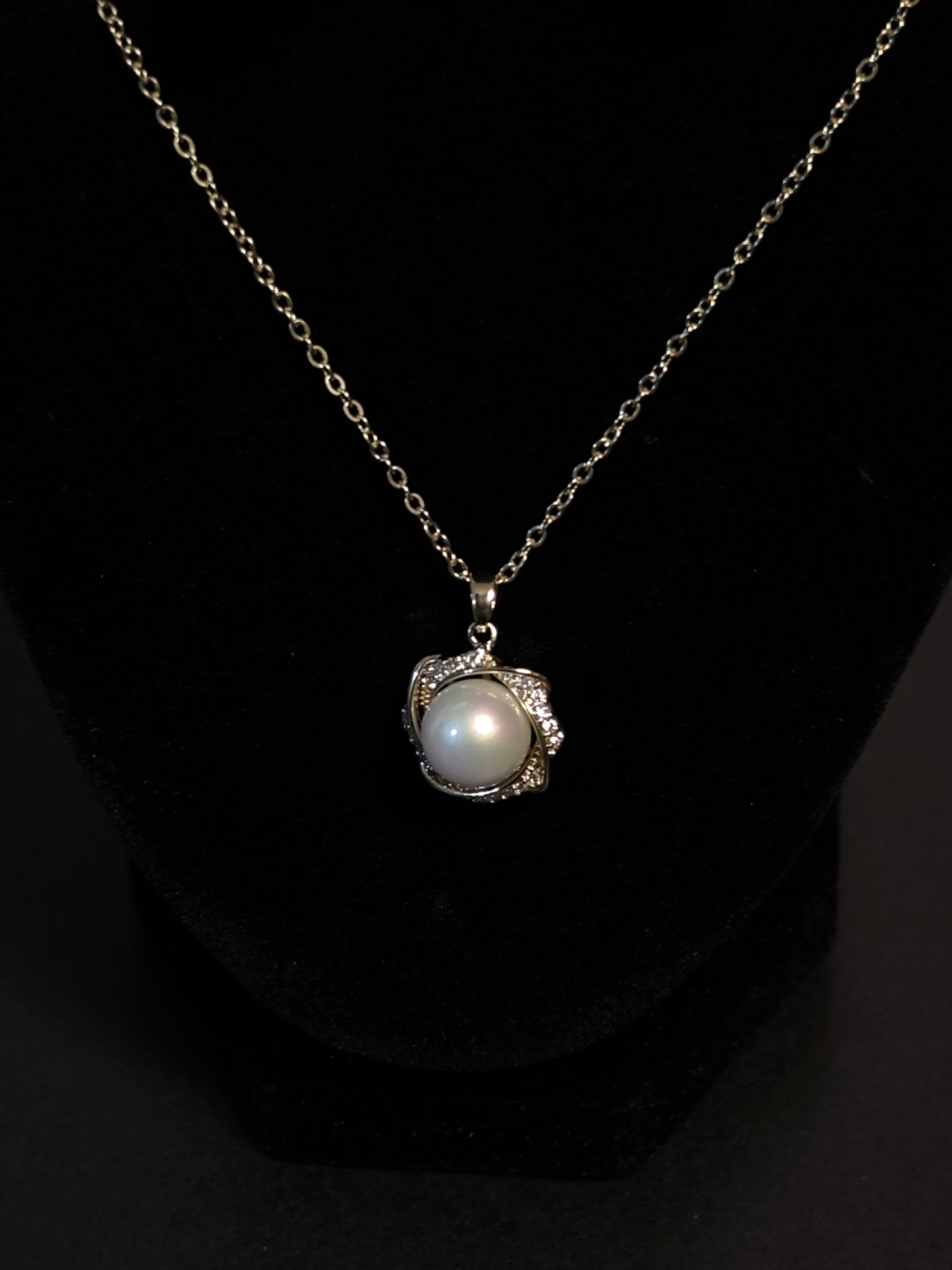 Elegant Pearl Necklace Set