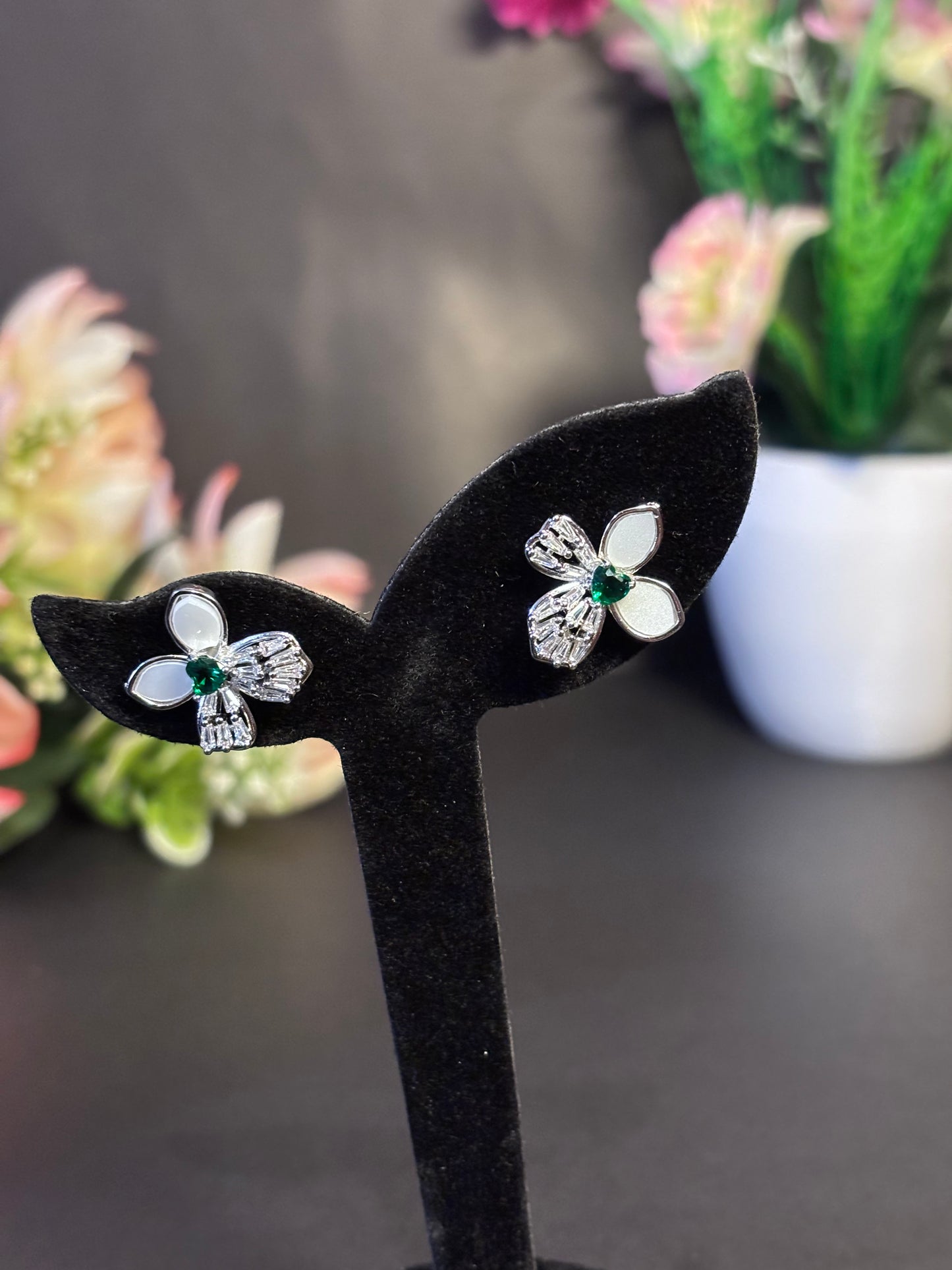 White Petal Flower Necklace Set