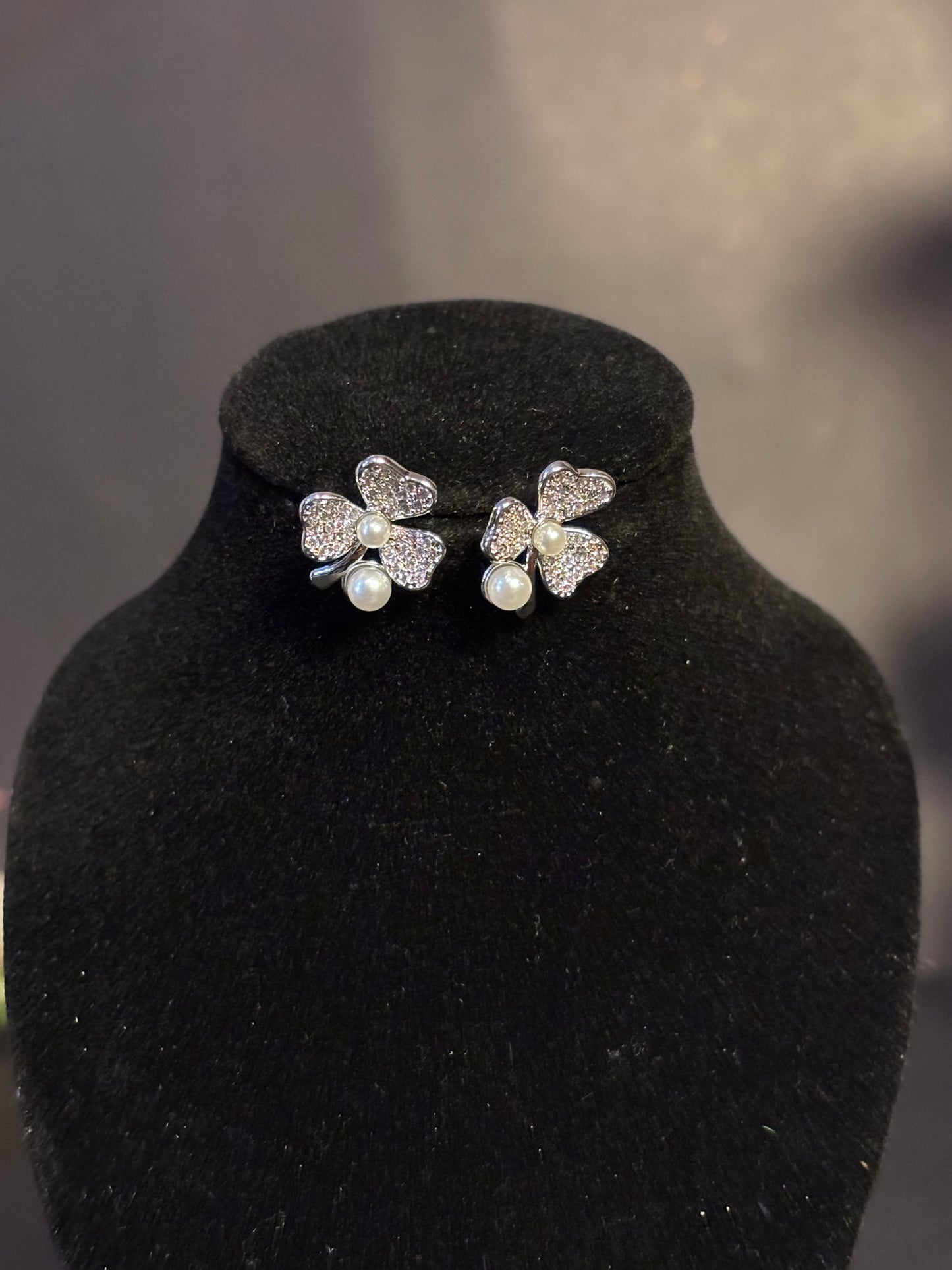 Clover Pearl Stud Earrings