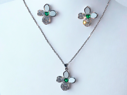 White Petal Flower Necklace Set