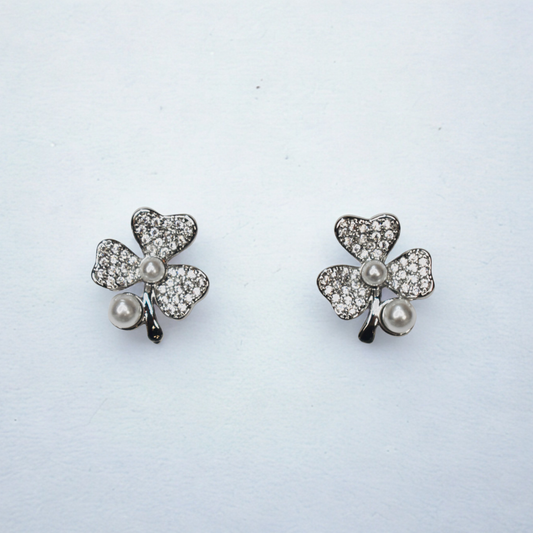 Clover Pearl Stud Earrings