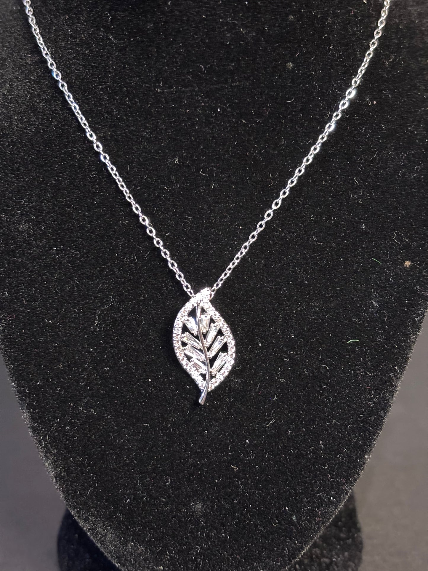 Leaf Necklace Set